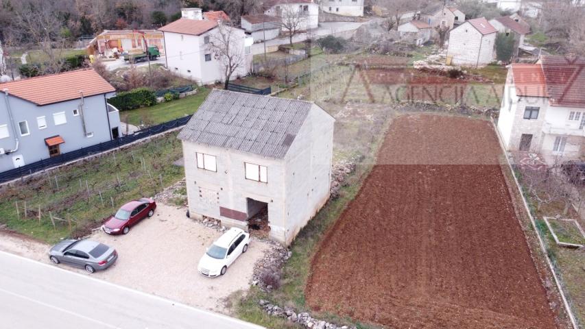 Imotski kuća 229 m2 roh-bau Zmijavci + dvorište 669 m2