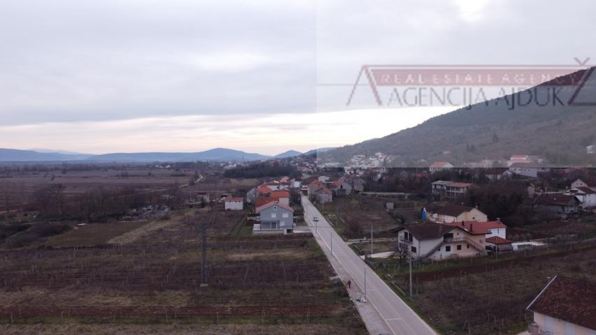 Imotski kuća 229 m2 roh-bau Zmijavci + dvorište 669 m2