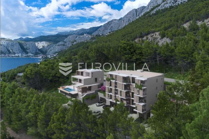 Omiš, trosoban stan u novogradnji na mirnoj lokaciji okruženoj zelenilom, 83,53 m²