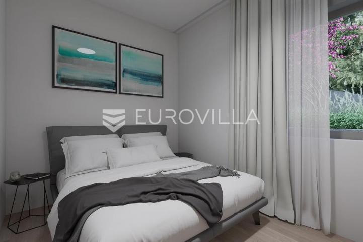 Omiš, trosoban stan u novogradnji na mirnoj lokaciji okruženoj zelenilom, 83,53 m²