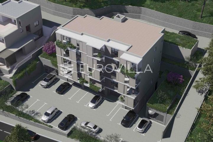 Omiš, trosoban stan u novogradnji na mirnoj lokaciji okruženoj zelenilom, 83,53 m²