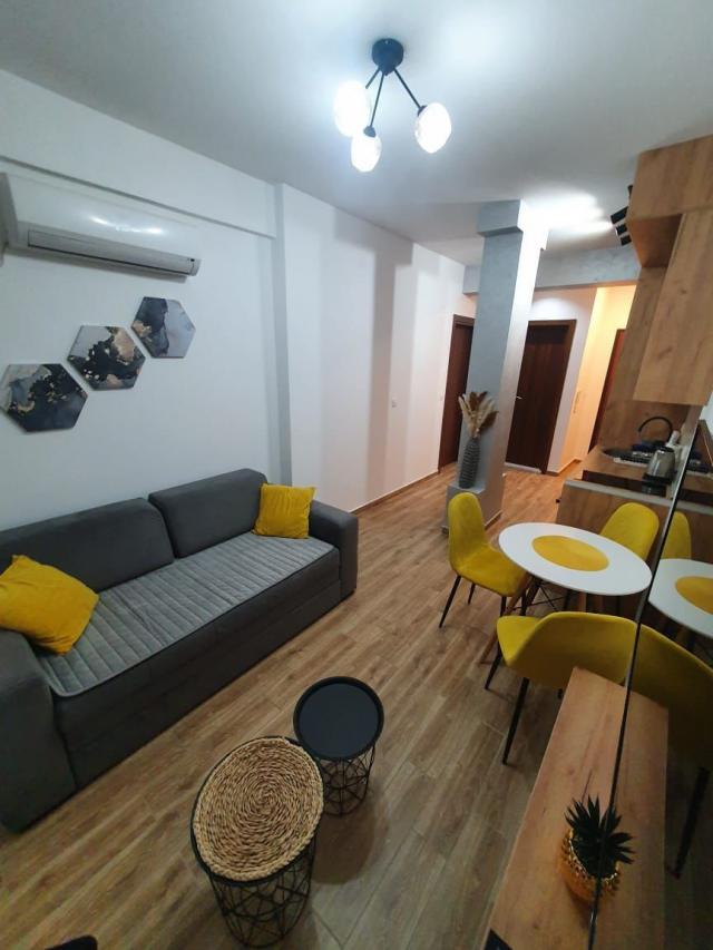 Izdavanje jednosobnog stana 28m2 na atraktivnoj lokaciji u Budvi (Na duzi period)