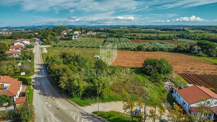 Umag okolica, zemljište sa potencijalom za investiciju 450 m od mora!