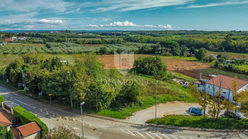 Umag okolica, zemljište sa potencijalom za investiciju 450 m od mora!