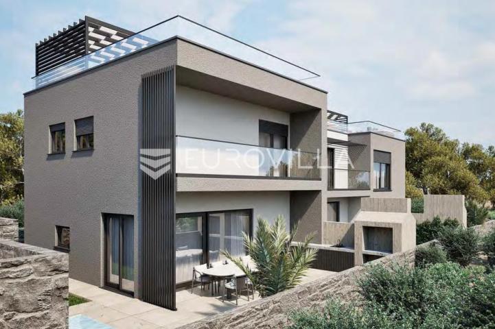 Vodice, moderna trojna kuća, 105 m²