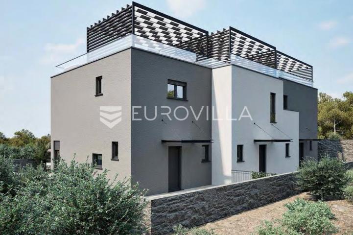 Vodice, moderna trojna kuća, 105 m²