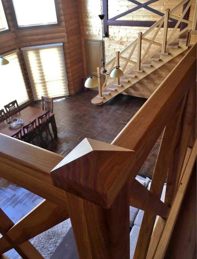 Zwei-stöckige Zedervilla zum Verkauf in Ratac, Gemeinde Bar