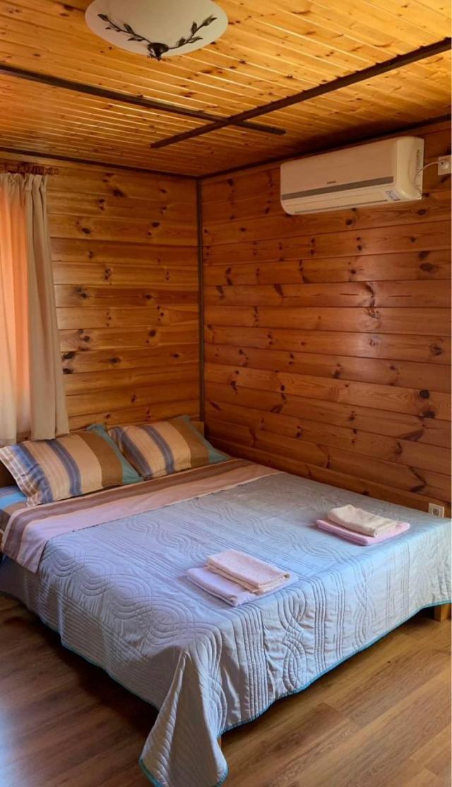 Zwei-stöckige Zedervilla zum Verkauf in Ratac, Gemeinde Bar