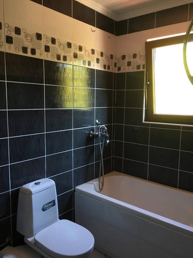 Zwei-stöckige Zedervilla zum Verkauf in Ratac, Gemeinde Bar
