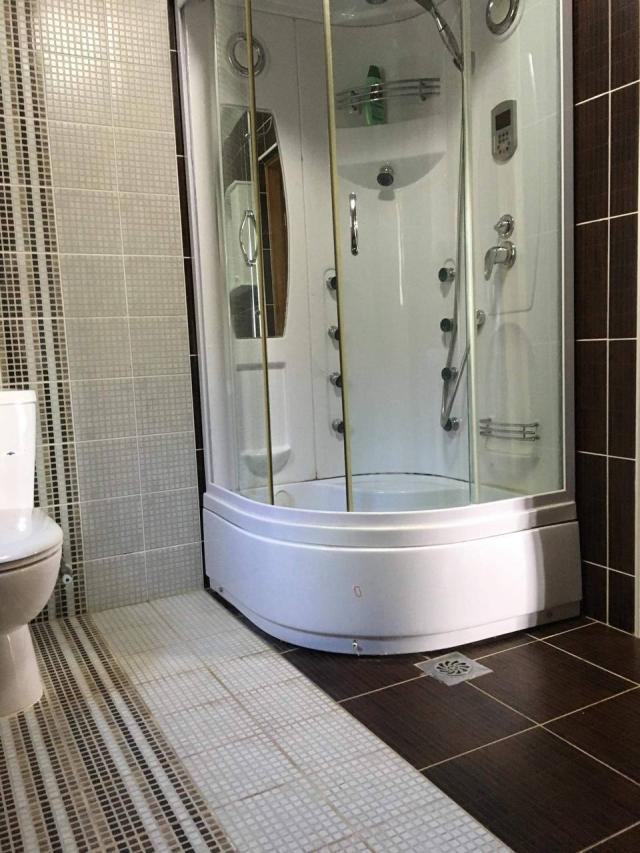 Zwei-stöckige Zedervilla zum Verkauf in Ratac, Gemeinde Bar