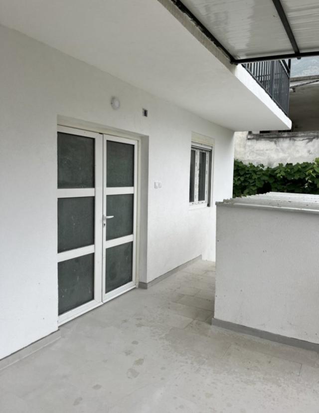 Šarmantna Kuća na Prodaju u Naselju Sutomore