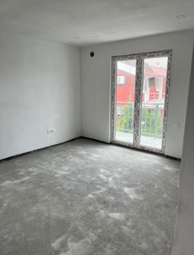 Šarmantna Kuća na Prodaju u Naselju Sutomore