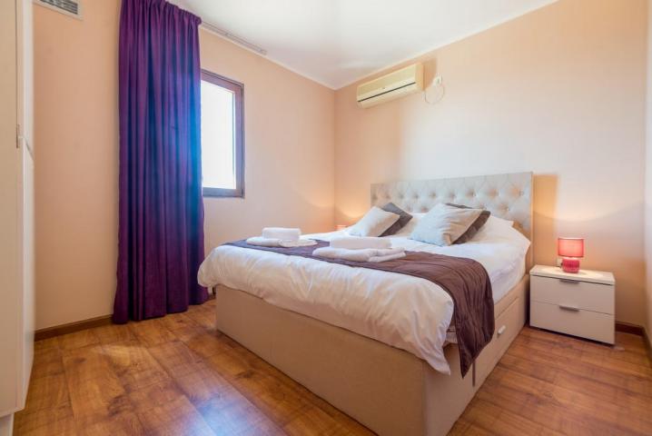 Luksuzna Vila sa Pogledom na More i Bazenom na Prodaju u Krimovici (Opština Kotor)
