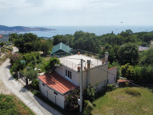 House with Garden and Stunning Mountain Views in Bar, Shushan District