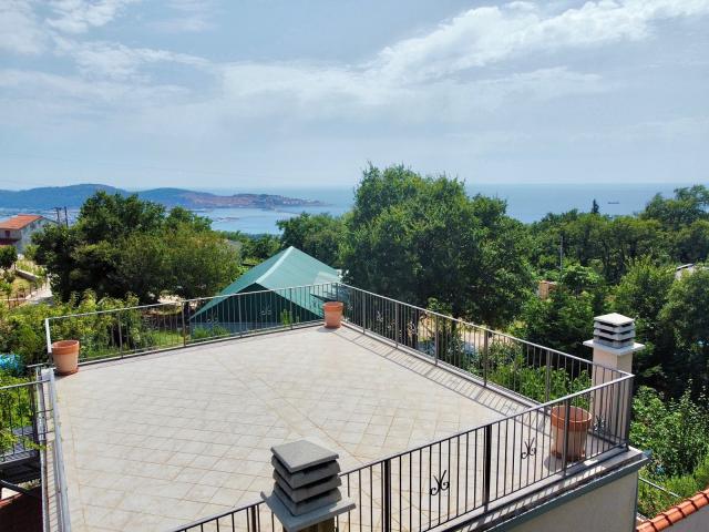House with Garden and Stunning Mountain Views in Bar, Shushan District