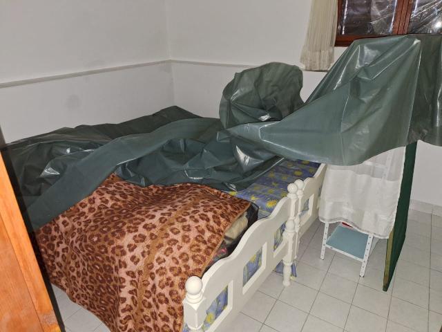 Prodaja Prostrane Kuće u Dobroj Vodi sa Pogledom na More
