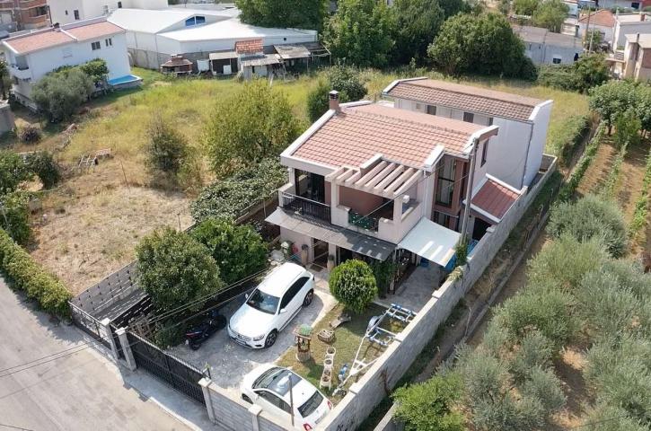 Zweistöckiges Haus mit 2 Schlafzimmern in Polje, Bar