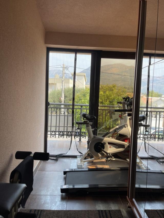 Zweistöckiges Haus mit 2 Schlafzimmern in Polje, Bar
