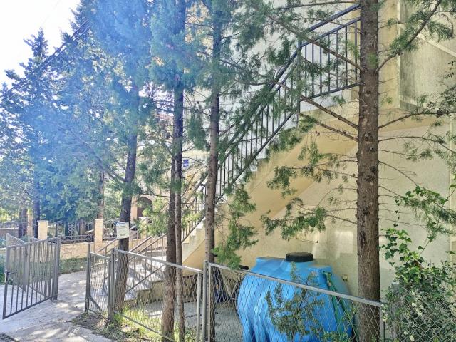 Kuća na Prodaju u Sutomoru, Zagradje