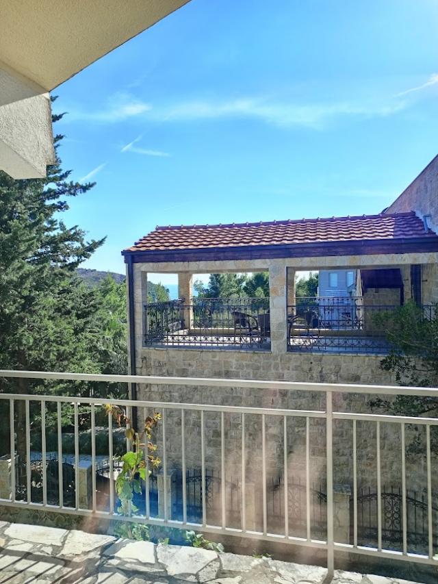 Kuća na Prodaju u Sutomoru, Zagradje
