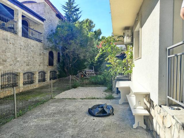 Kuća na Prodaju u Sutomoru, Zagradje