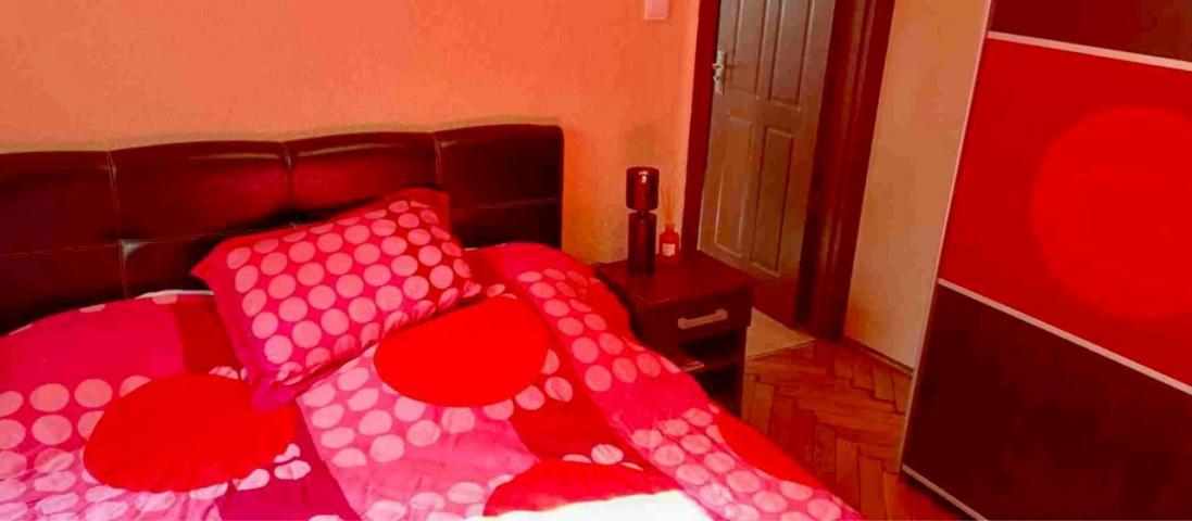 Kuća pored mora sa bazenom i vrtom na Prodaju, Dobra Voda, Bar