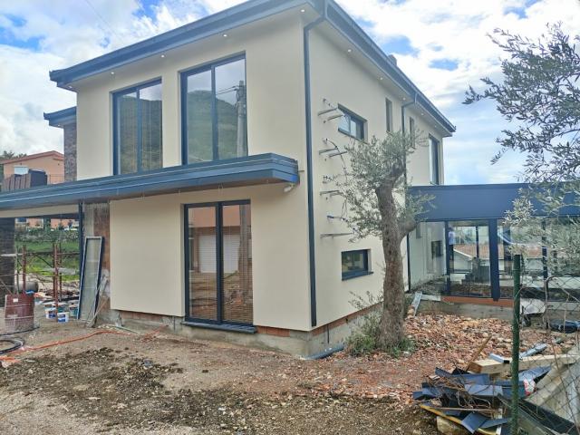 Nova Elegantna vila sa bazenom i panoramskim pogledom u Bjelišima, Bar
