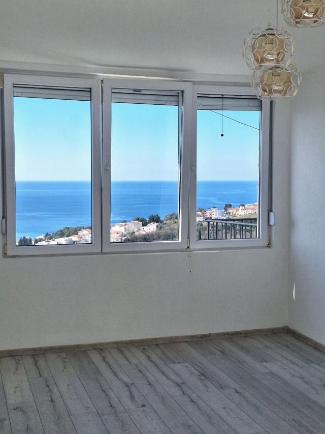 Renovirana Kuća na prodaju u Šušnju, Bar sa panoramskim pogledom na more i grad