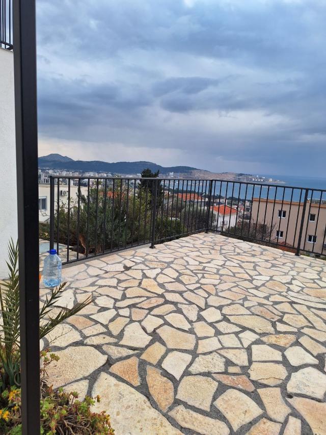Renovirana Kuća na prodaju u Šušnju, Bar sa panoramskim pogledom na more i grad