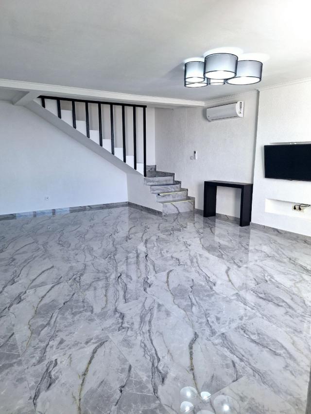 Renovirana Kuća na prodaju u Šušnju, Bar sa panoramskim pogledom na more i grad