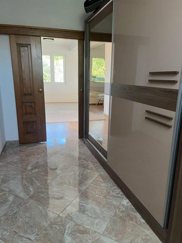 Großzügiges Zweistöckiges Haus in Šušanj, Bar