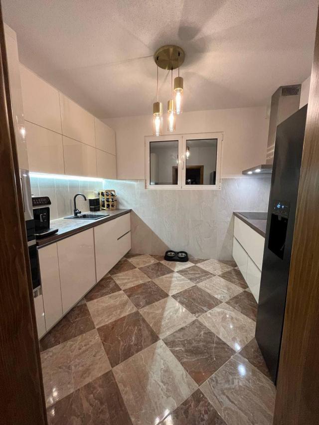 Großzügiges Zweistöckiges Haus in Šušanj, Bar