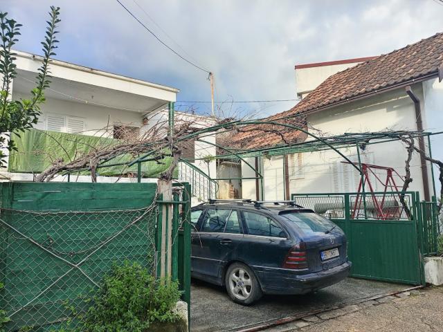 Kuća za Renoviranje na prodaju u Šušnju, Bar