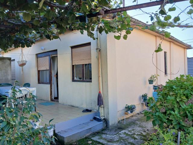 Legalna prizemna kuća sa pomoćnim objektima u Polju, Bar