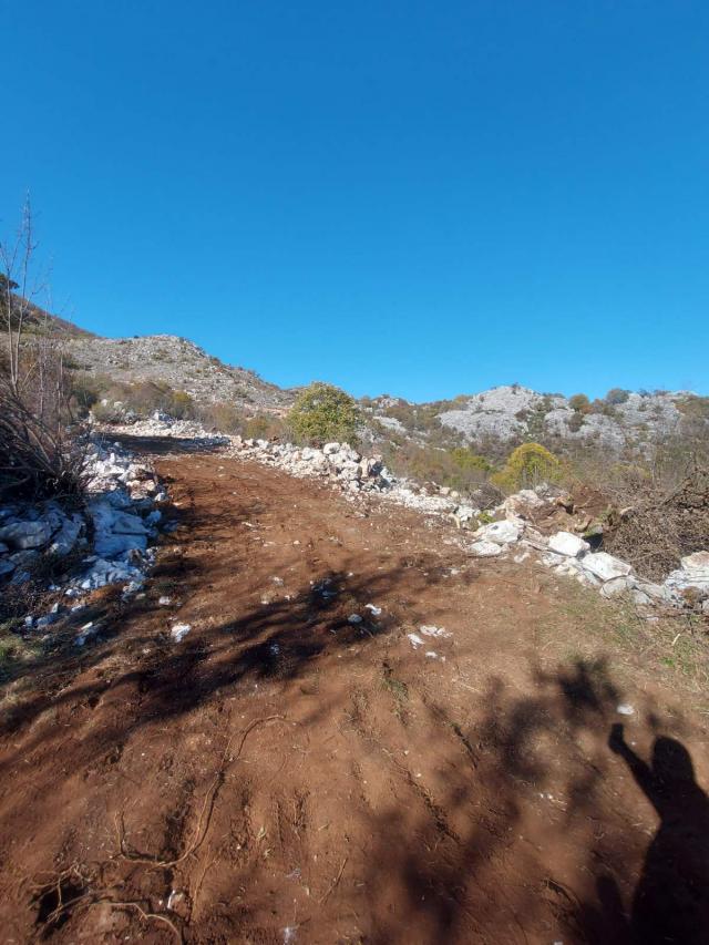 Poljoprivredno zemljište na prodaju kod sela Štitari, opština Cetinje