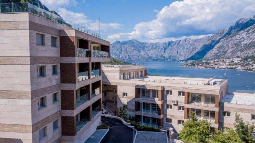 Zwei-Zimmer-Wohnung mit Traumhaftem Blick auf die Bucht von Kotor zu Verkaufen