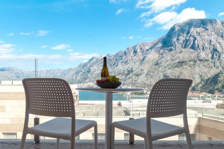 Zwei-Zimmer-Wohnung mit Traumhaftem Blick auf die Bucht von Kotor zu Verkaufen