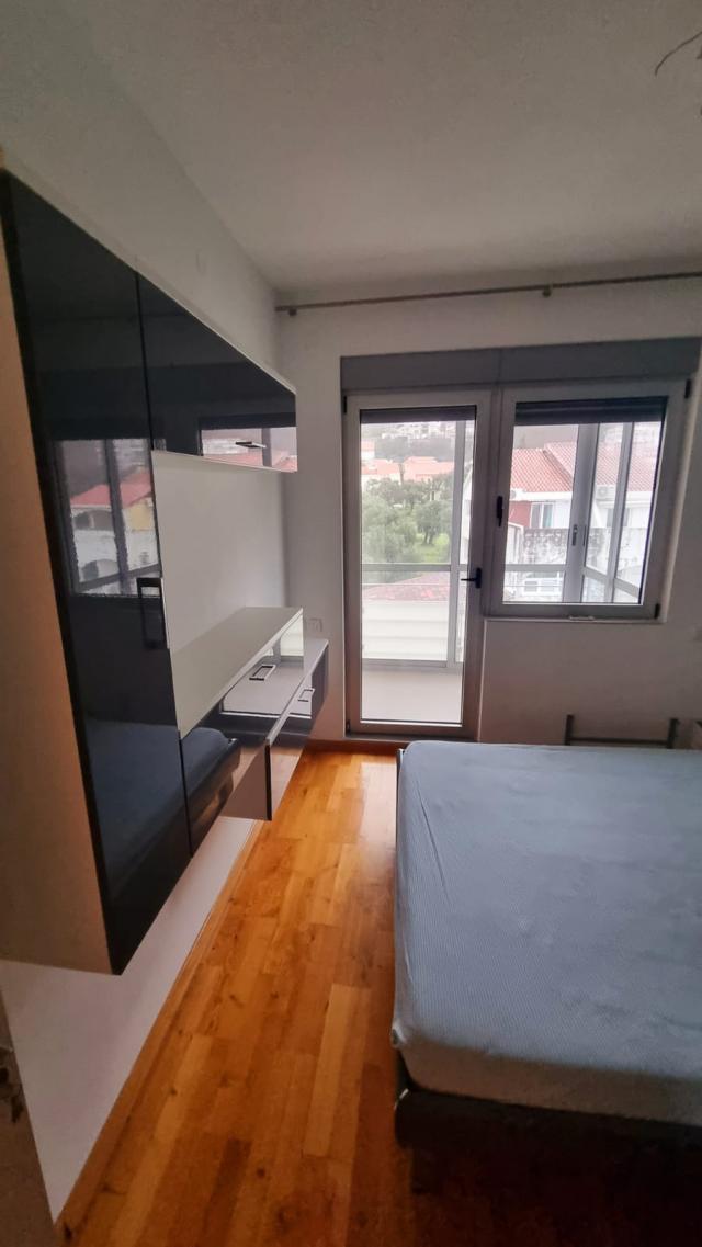 Zweizimmerwohnung mit Studio und Garage zum Verkauf im Bečići, Budva