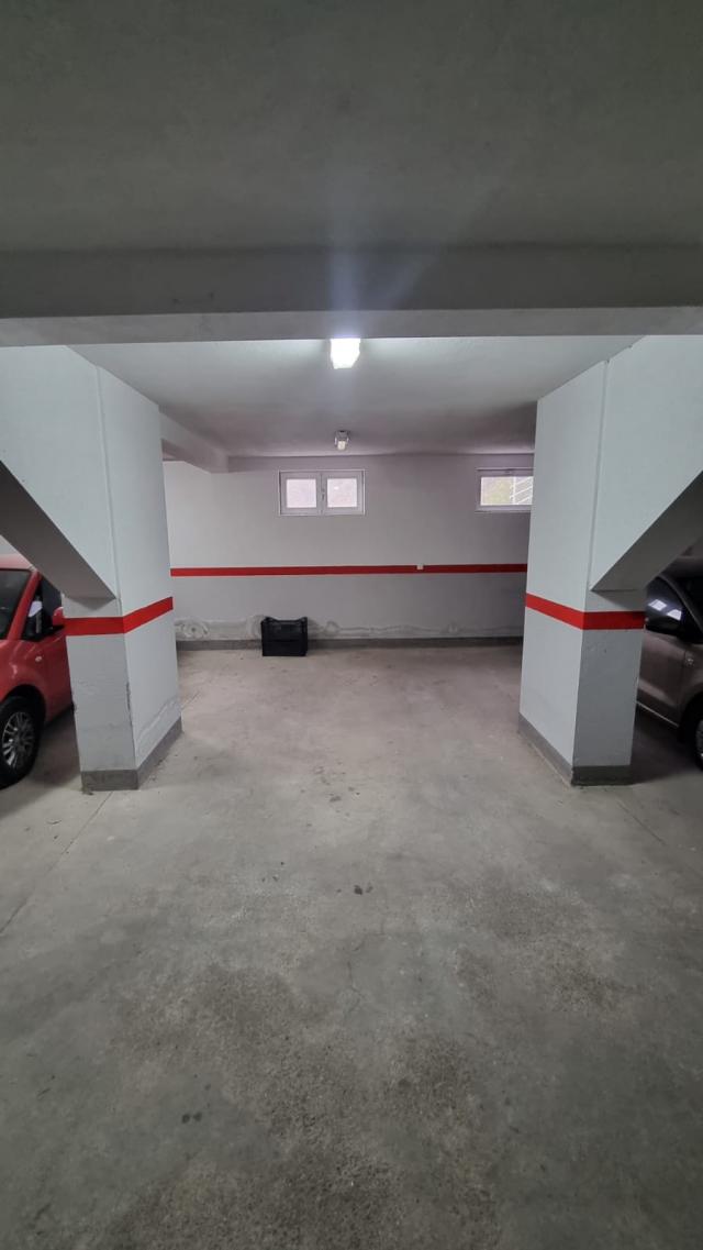 Zweizimmerwohnung mit Studio und Garage zum Verkauf im Bečići, Budva
