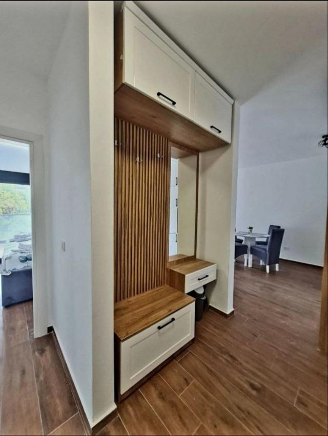 Neue Zweizimmerwohnung mit Meerblick zum Verkauf in Dobra Voda (Bar)