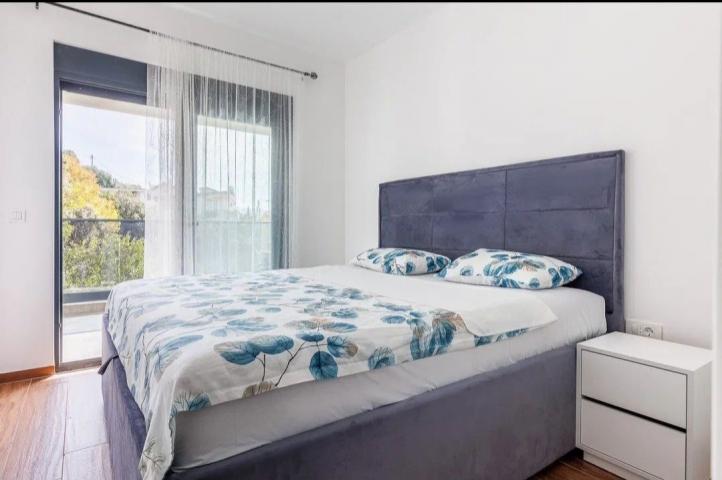 Neue Zweizimmerwohnung mit Meerblick zum Verkauf in Dobra Voda (Bar)