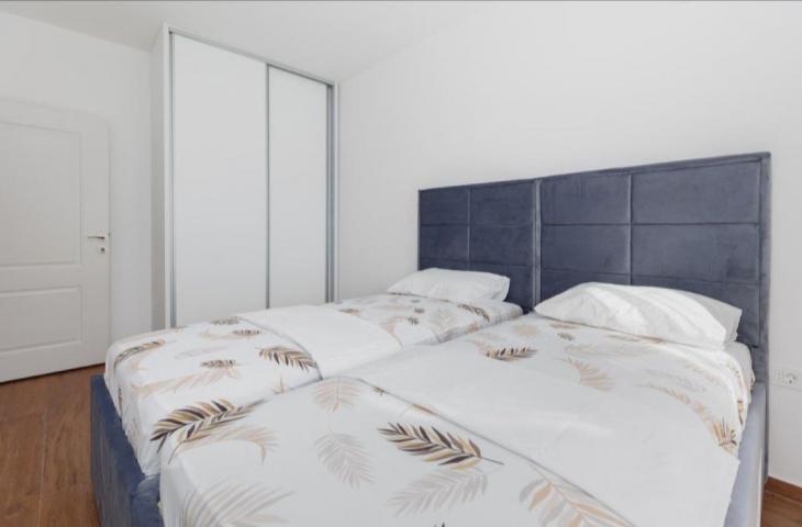 Neue Zweizimmerwohnung mit Meerblick zum Verkauf in Dobra Voda (Bar)
