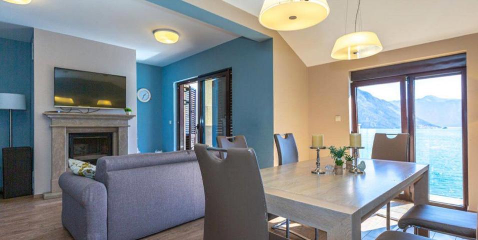 Butik apart-hotel na Prodaju sa Bazenom i panoramskim pogledom na Kotorski zaliv