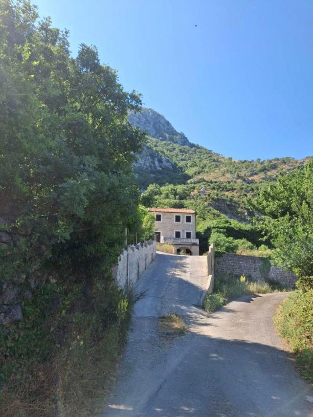 Plac iznad Svetog Stefana 