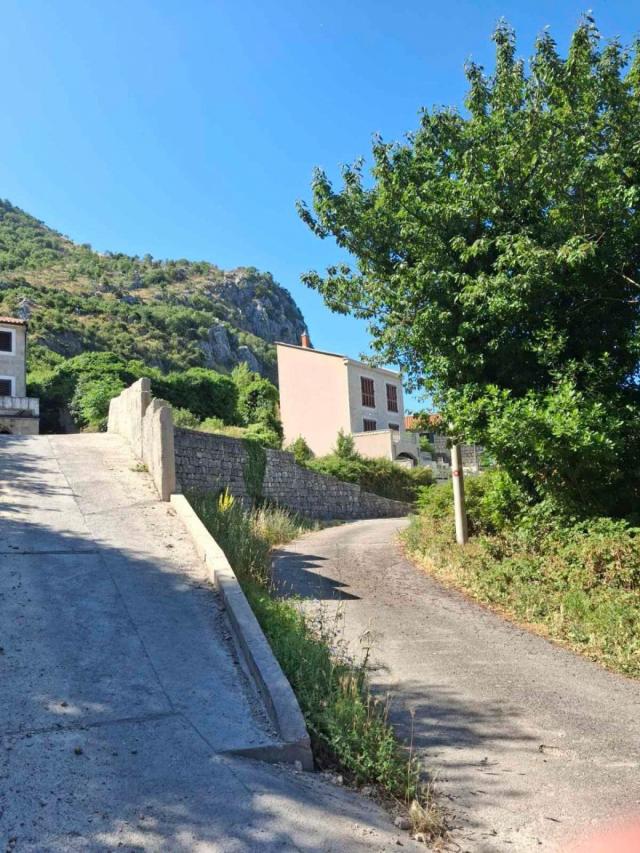 Plac iznad Svetog Stefana 