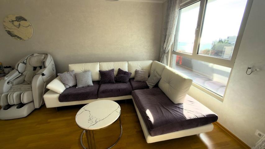 Luksuzan penhouse sa velikom krovnom terasom, garažnim mestom i ostavom, Bečići, Budva