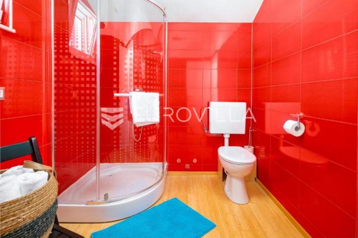 Brač, Splitska, kuća ukupne površine 170 m²