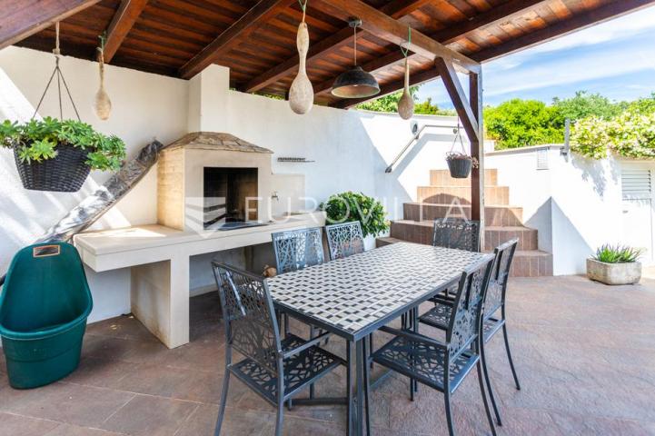 Brač, Splitska, kuća ukupne površine 170 m²
