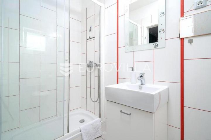 Brač, Splitska, kuća ukupne površine 170 m²