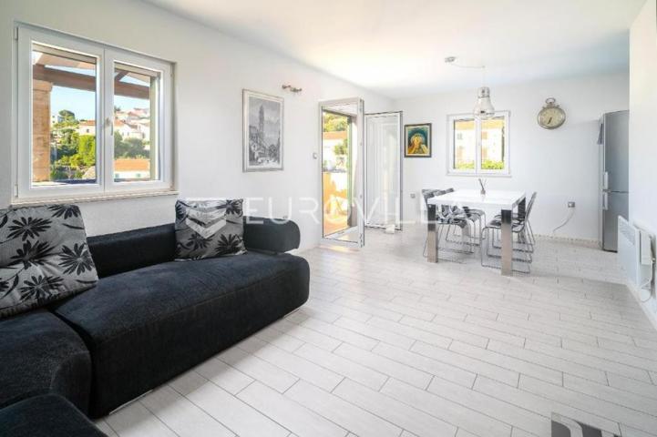 Brač, Splitska, kuća ukupne površine 170 m²
